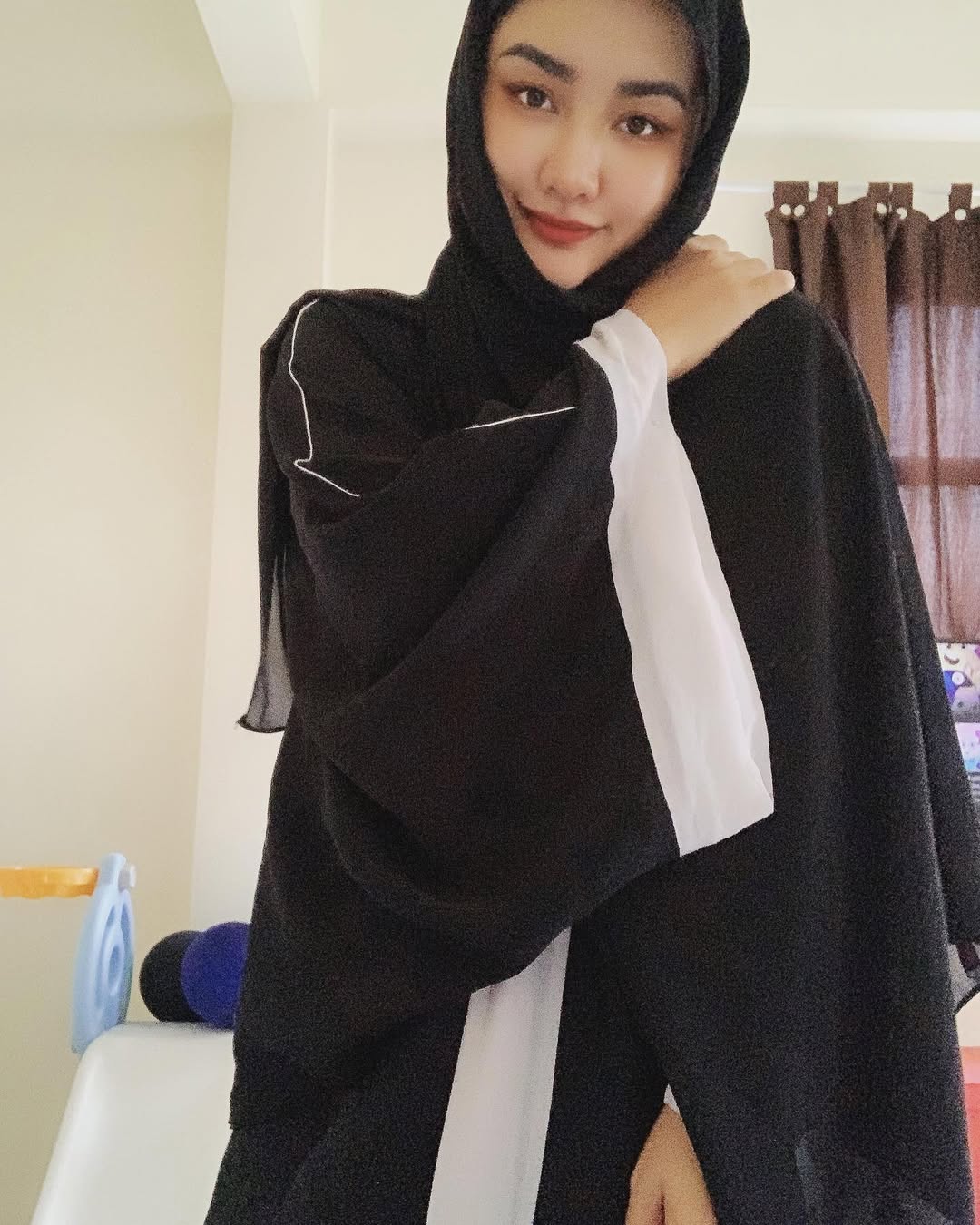 Tenang Tengok Penampilan Sopan Penyanyi Ini, Wajah Terkini Dayang Erema Berniaga Abaya & Ada Anak Bijak!