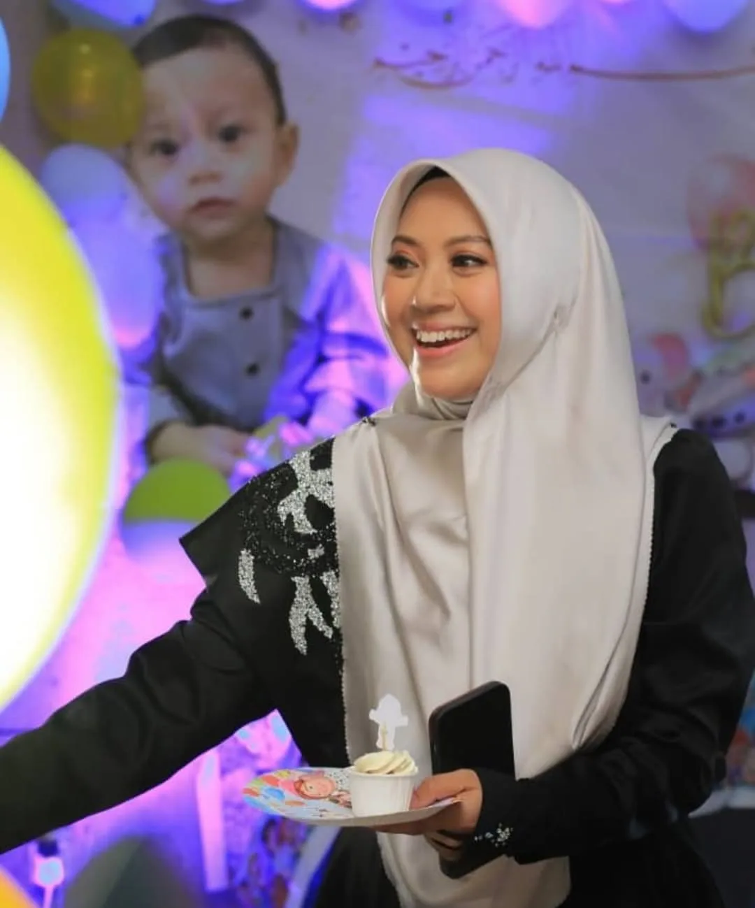 Diuji Ibu ‘Pergi’ Sekelip Mata & Sambung Legasi Arwah Ibu Usia 32, Fazilah Omar Cekal Galas Tugas CEO & Jadi PA Suami!