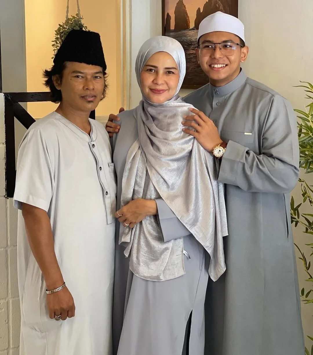Awet Muda Usia 49, Watie Sadali Bahagia Jadi Suri Hati Joey & Anak Teruna Pun Dah 21 Tahun!