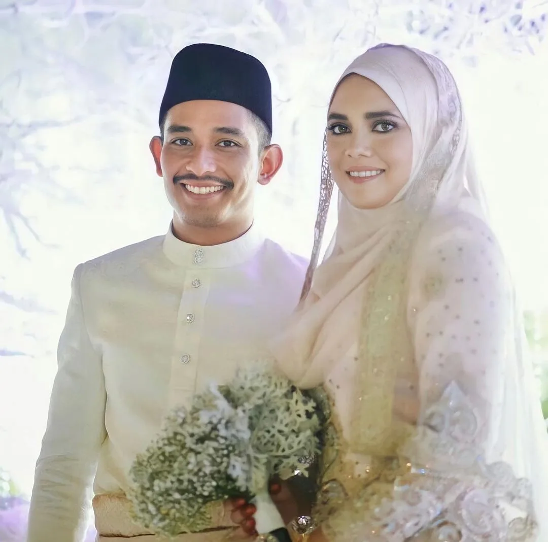 Ada ‘Master’ Ekonomi & Dibesarkan Dengan Didikan Agama Yang Baik, Terpikat Kesederhanaan Isteri Designer Ini!