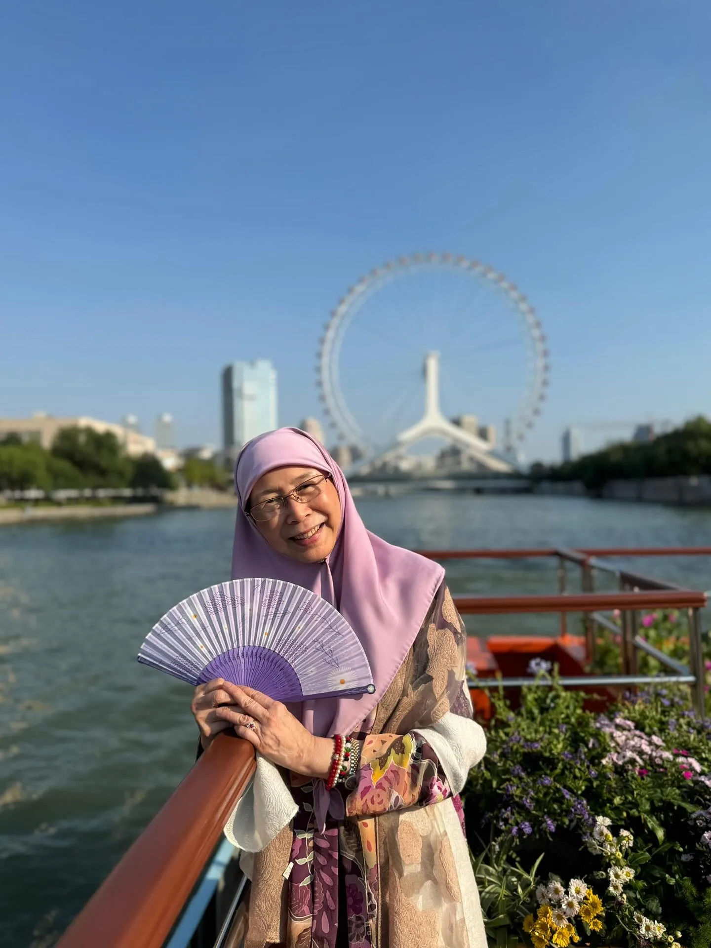 Pesona Isteri PM Pakai Baju Kebaya Batik Kelantan ke China, Gaya Dato’ Seri Dr Wan Azizah Tuai Pujian