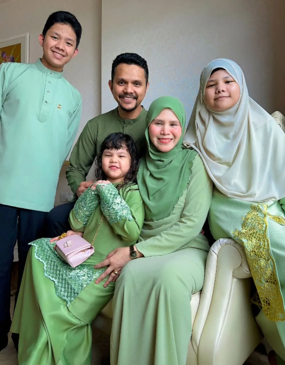 Bahagia 17 Tahun Kahwin, Selain Ligat Bisnes Khai Rosma Ada Badan Amal Sendiri Bantu Orang Memerlukan!