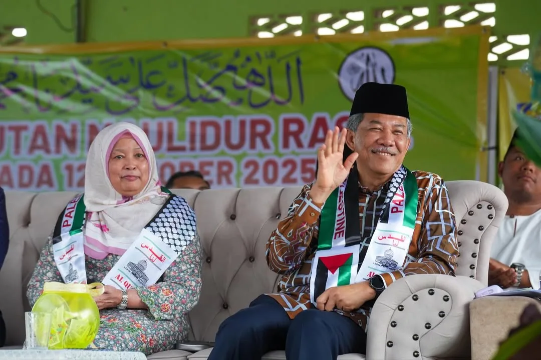 Raja Datin Seri Salbiah Turun Padang Bantu Suami Sempena ASEAN, ‘Tok Mat’ Sukses Jadi Menteri Luar!