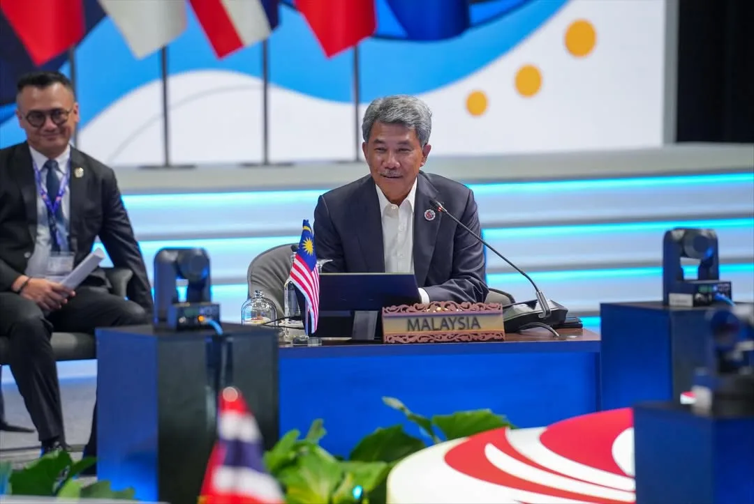 Raja Datin Seri Salbiah Turun Padang Bantu Suami Sempena ASEAN, ‘Tok Mat’ Sukses Jadi Menteri Luar!