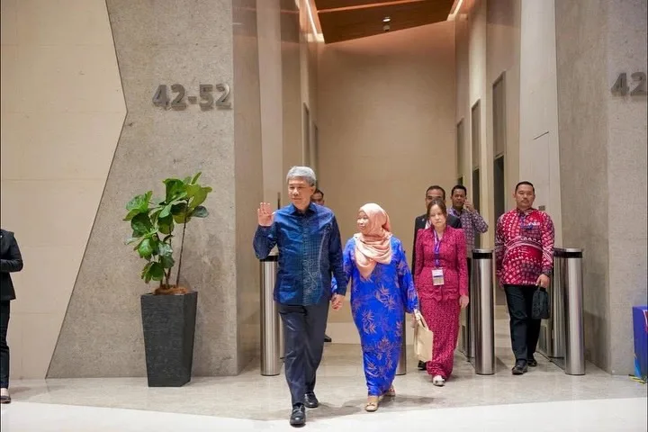 Raja Datin Seri Salbiah Turun Padang Bantu Suami Sempena ASEAN, ‘Tok Mat’ Sukses Jadi Menteri Luar!