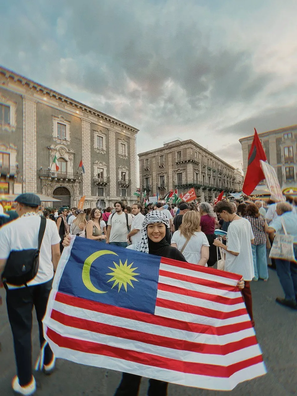 T-Shirt Putih Tanda Sokongan, Kasih Terhadap Delegasi Wanita Malaysia & Palestin "Terus Berjuang Dalam Penindasan" 45 T-Shirt Putih Tanda Sokongan, Kasih Terhadap Delegasi Wanita Malaysia & Palestin “Terus Berjuang Dalam Penindasan”