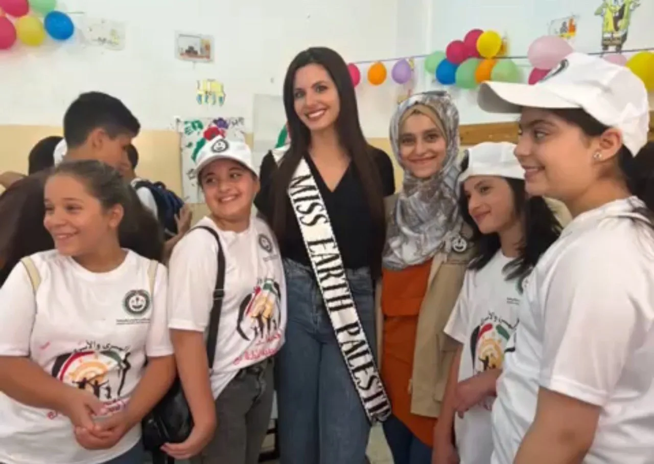 Cantik & Berjiwa Pejuang NADEEN AYOUB Wanita Palestin Pertama Terpilih Ke Miss Universe 2025