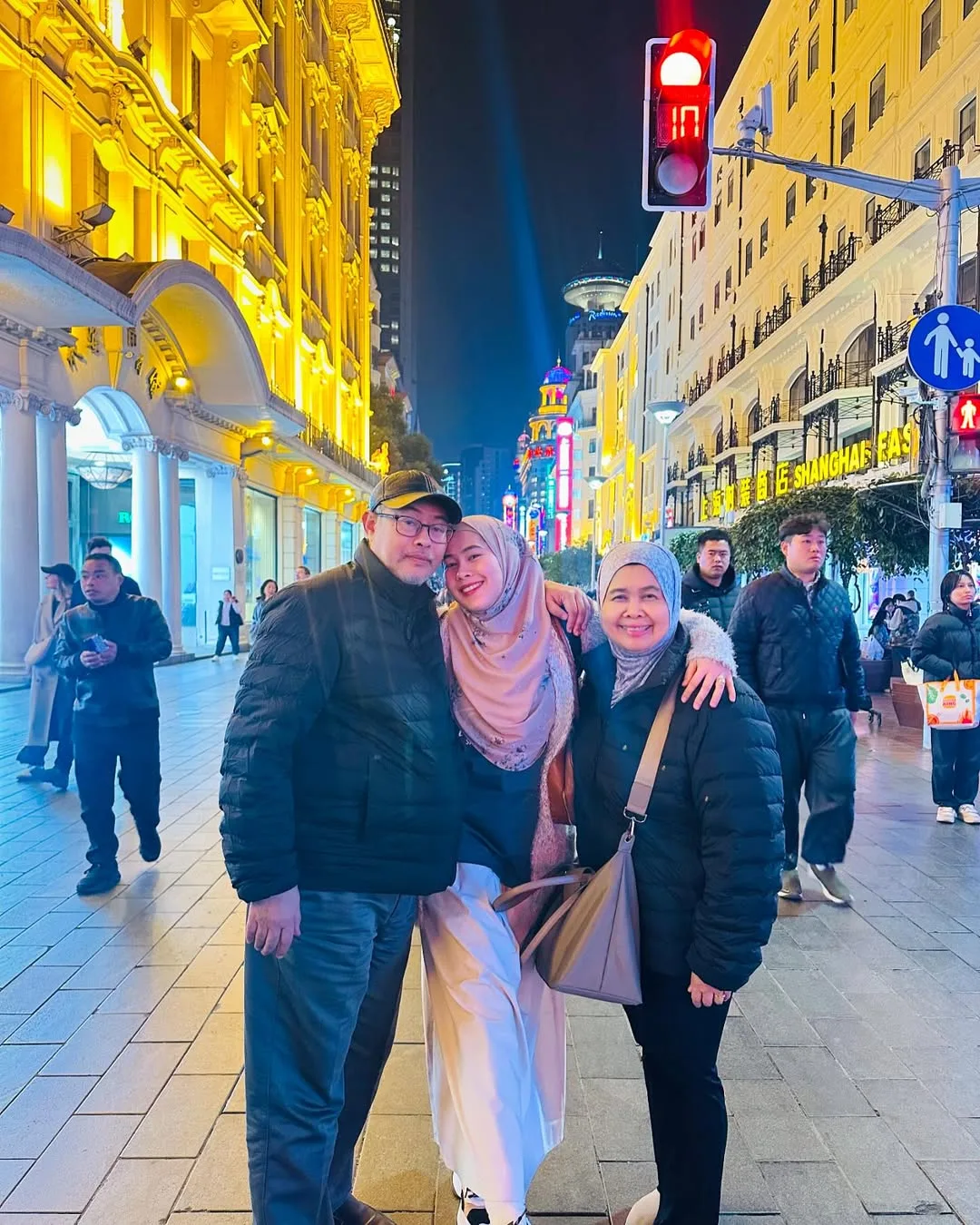 Peribadi Sopan Dr Fie Tawfek & Berasal Dari Keluarga Terpelajar, Ibunya Dr Zailah Bekas Pensyarah & Presiden MARNet!