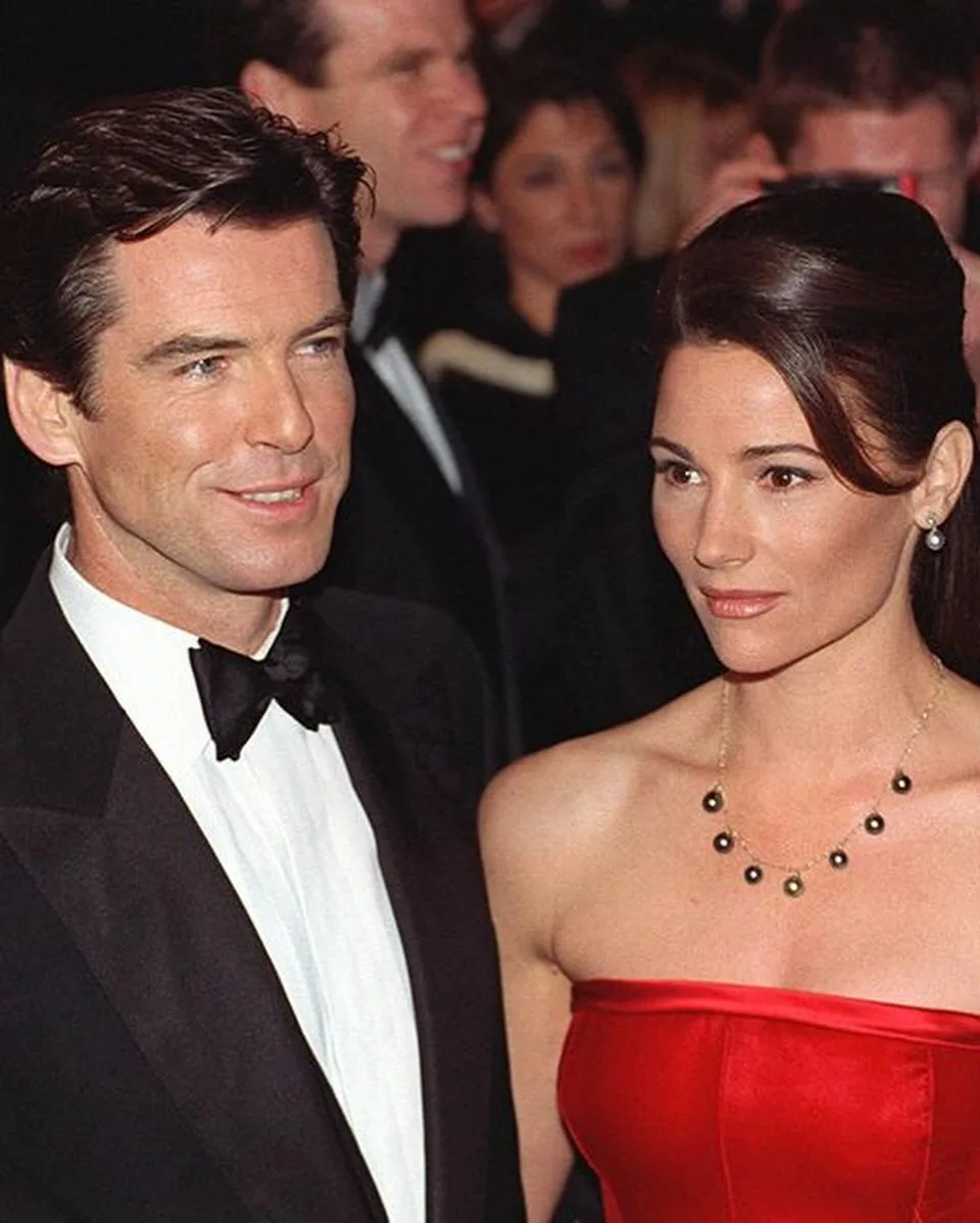 24 Tahun Kahwin, ‘James Bond’ Ini Tetap Setia & Terpikat Dengan Isteri Jelitanya Meski Dah Berusia