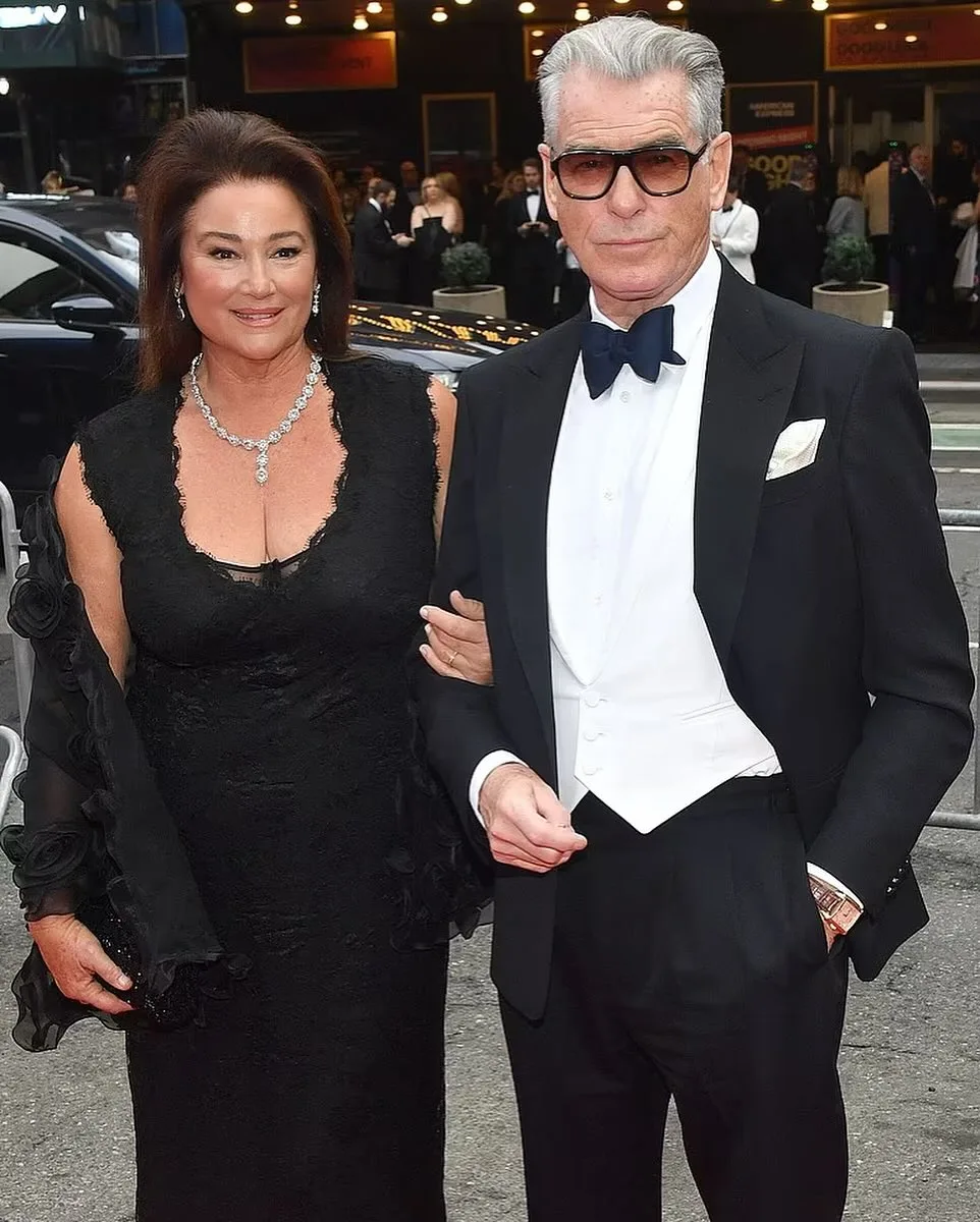 24 Tahun Kahwin, ‘James Bond’ Ini Tetap Setia & Terpikat Dengan Isteri Jelitanya Meski Dah Berusia