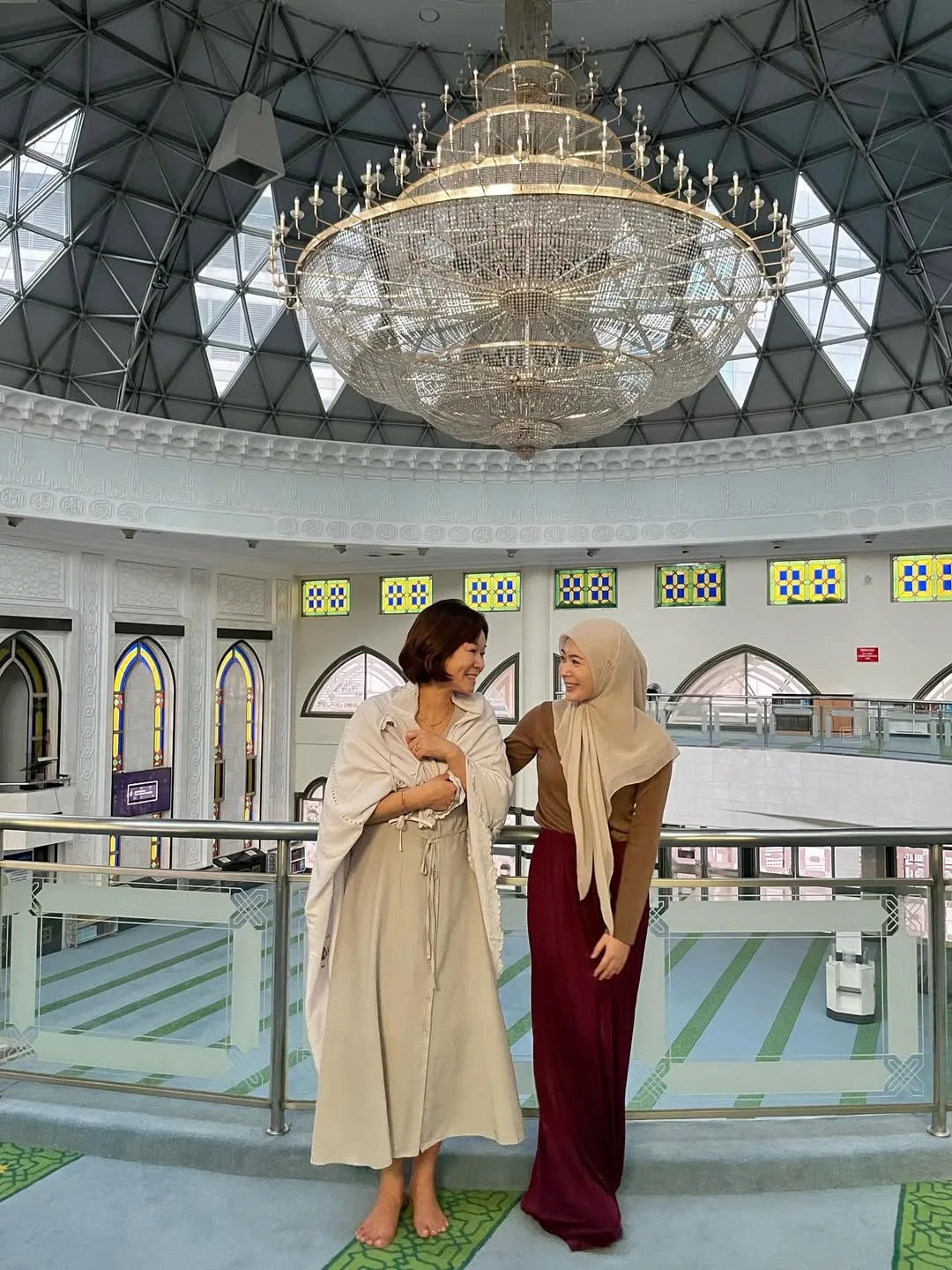 Lebih 13 Tahun Peluk Islam, Ayana Jihye Moon Jaga Ukhwah Dengan Ibu & Kini Buat Kajian Berkaitan Islam!