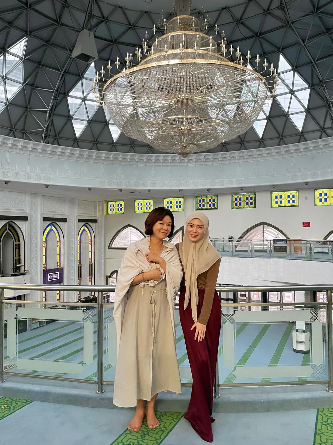 Lebih 13 Tahun Peluk Islam, Ayana Jihye Moon Jaga Ukhwah Dengan Ibu & Kini Buat Kajian Berkaitan Islam!