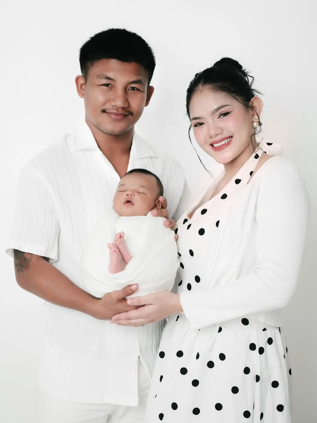 Rodtang ‘Raja Muay Thai’ Teruja Jadi Bapa, Sentiasa ‘Ratukan’ Isteri Jelitanya Aida Looksaikongdin!