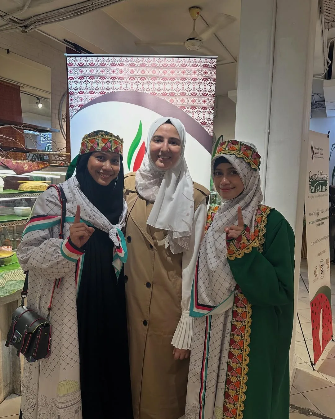 Ibu Bapa Tabah & Cekal Relakan 2 Puteri Sertai GSF, Heliza & Hazwani Helmi, “Reda Mama Abah Jadi Payung Penyelamat Kami!” 13 Ibu Bapa Tabah & Cekal Relakan 2 Puteri Sertai GSF, Heliza & Hazwani Helmi, “Reda Mama Abah Jadi Payung Penyelamat Kami!”