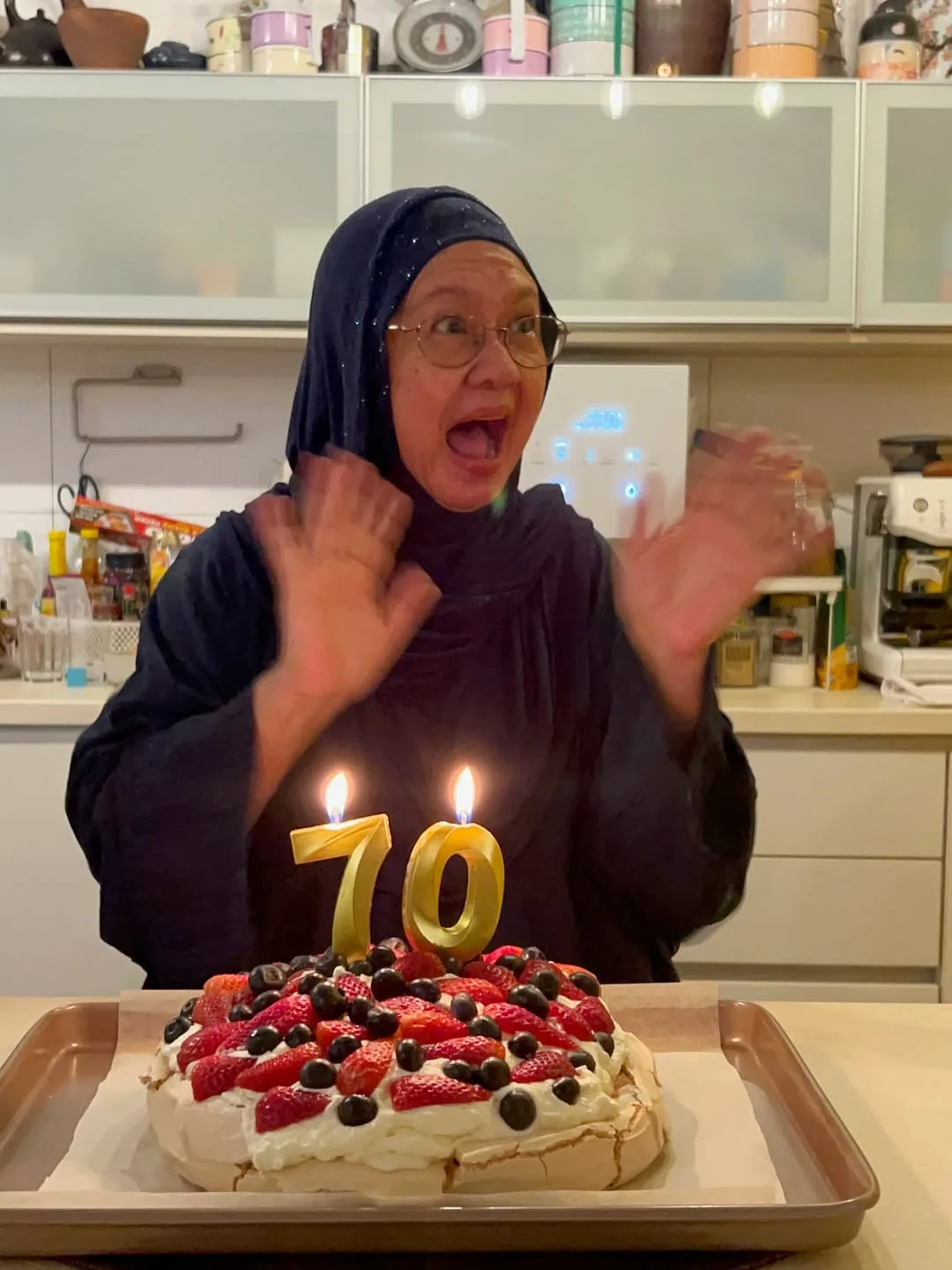 Genap Usia 70, Rezeki Fatimah Abu Bakar Dikurnia Tubuh Badan Sihat & Keluarga Bahagia!