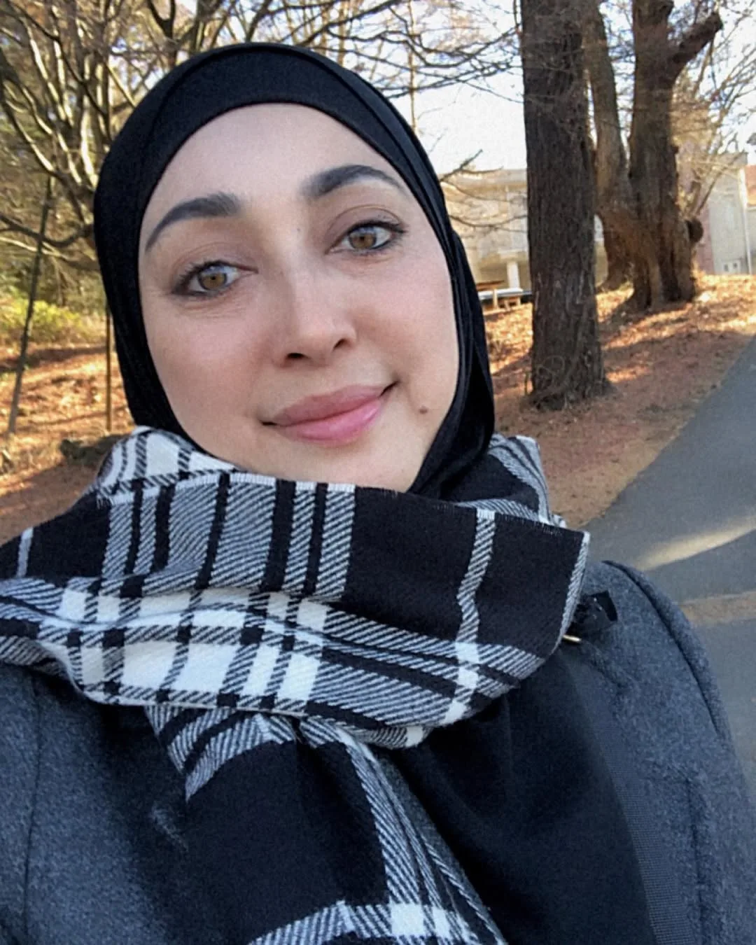 Tak Mekap Tebal Pun Terserlah Cantik, Wajah Awet Muda Tengku Sariza Usia 52 Tahun Raih Pujian!