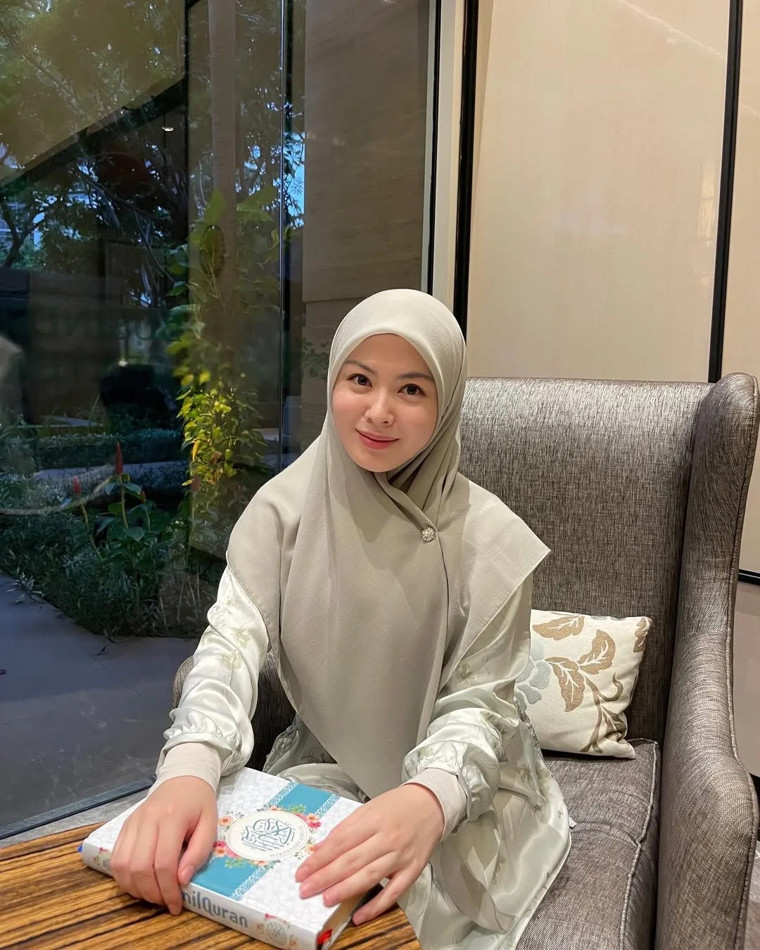 Lebih 13 Tahun Peluk Islam, Ayana Jihye Moon Jaga Ukhwah Dengan Ibu & Kini Buat Kajian Berkaitan Islam!