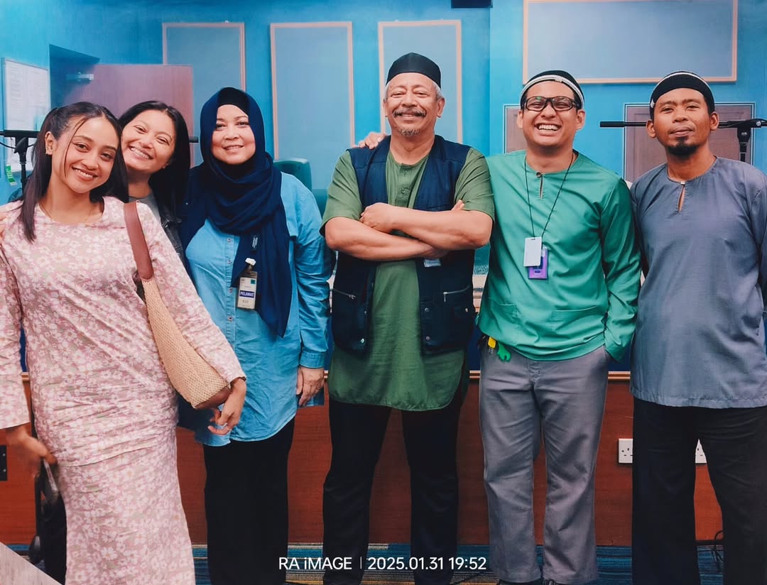 Terima Darjah Indera Mahkota Pahang Usia 58 Tahun, Anak Seni Razak Ahmad Kini Bergelar Dato’!