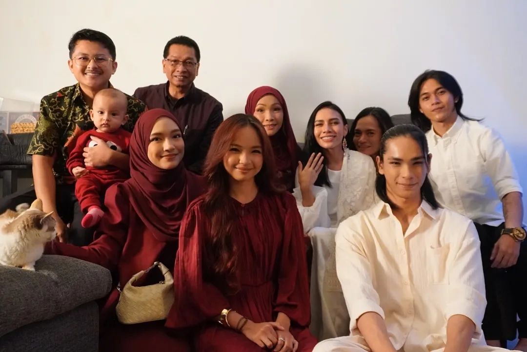 Puteri Balqis Umum Dah Bertunang, Majlis Ringkas Tapi Penuh Kasih Sayang Raih Tumpuan! 23 Puteri Balqis Umum Dah Bertunang, Majlis Ringkas Tapi Penuh Kasih Sayang Raih Tumpuan!