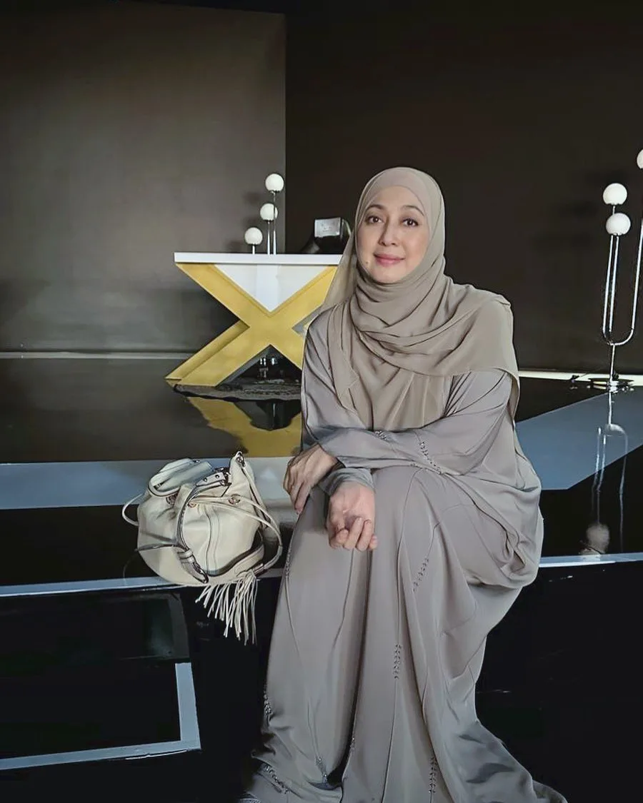 Tak Mekap Tebal Pun Terserlah Cantik, Wajah Awet Muda Tengku Sariza Usia 52 Tahun Raih Pujian!