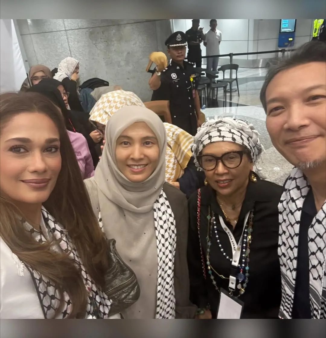 Berbaju Kurung Putih & Mafla Palestin, Sokongan Kavita Sidhu Sambut Kepulangan Aktivis FFC Dari Gaza Raih Tumpuan!