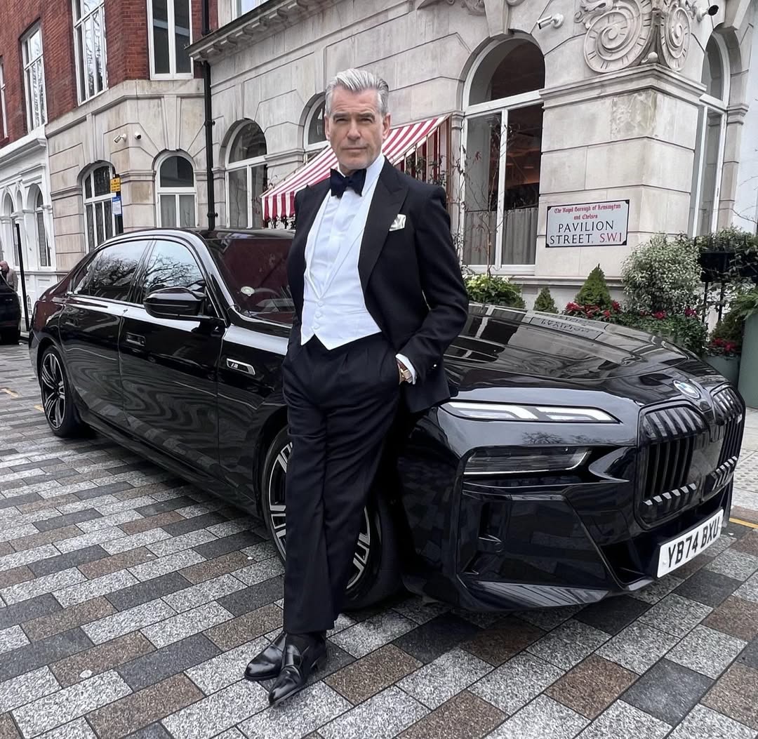 24 Tahun Kahwin, ‘James Bond’ Ini Tetap Setia & Terpikat Dengan Isteri Jelitanya Meski Dah Berusia