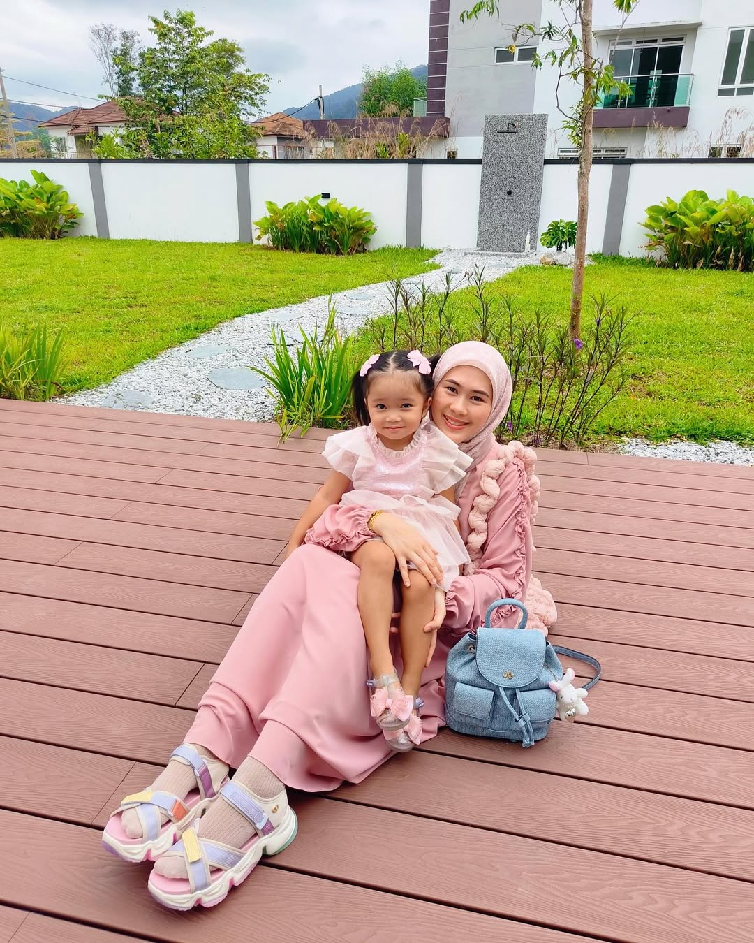 Peribadi Sopan Dr Fie Tawfek & Berasal Dari Keluarga Terpelajar, Ibunya Dr Zailah Bekas Pensyarah & Presiden MARNet!