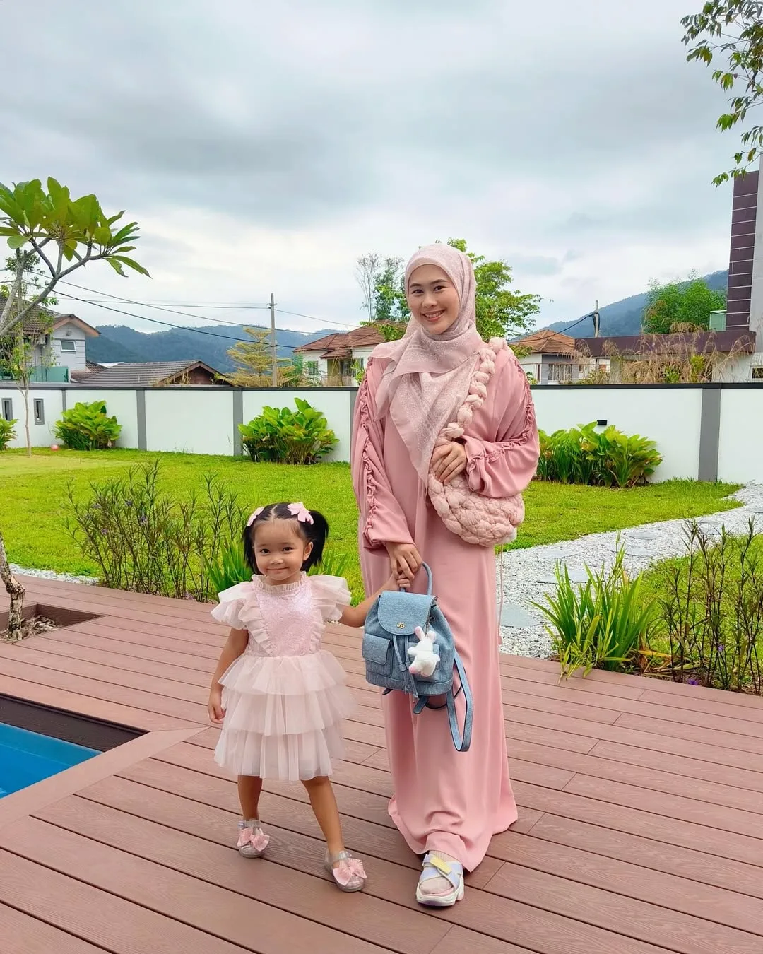 Peribadi Sopan Dr Fie Tawfek & Berasal Dari Keluarga Terpelajar, Ibunya Dr Zailah Bekas Pensyarah & Presiden MARNet!