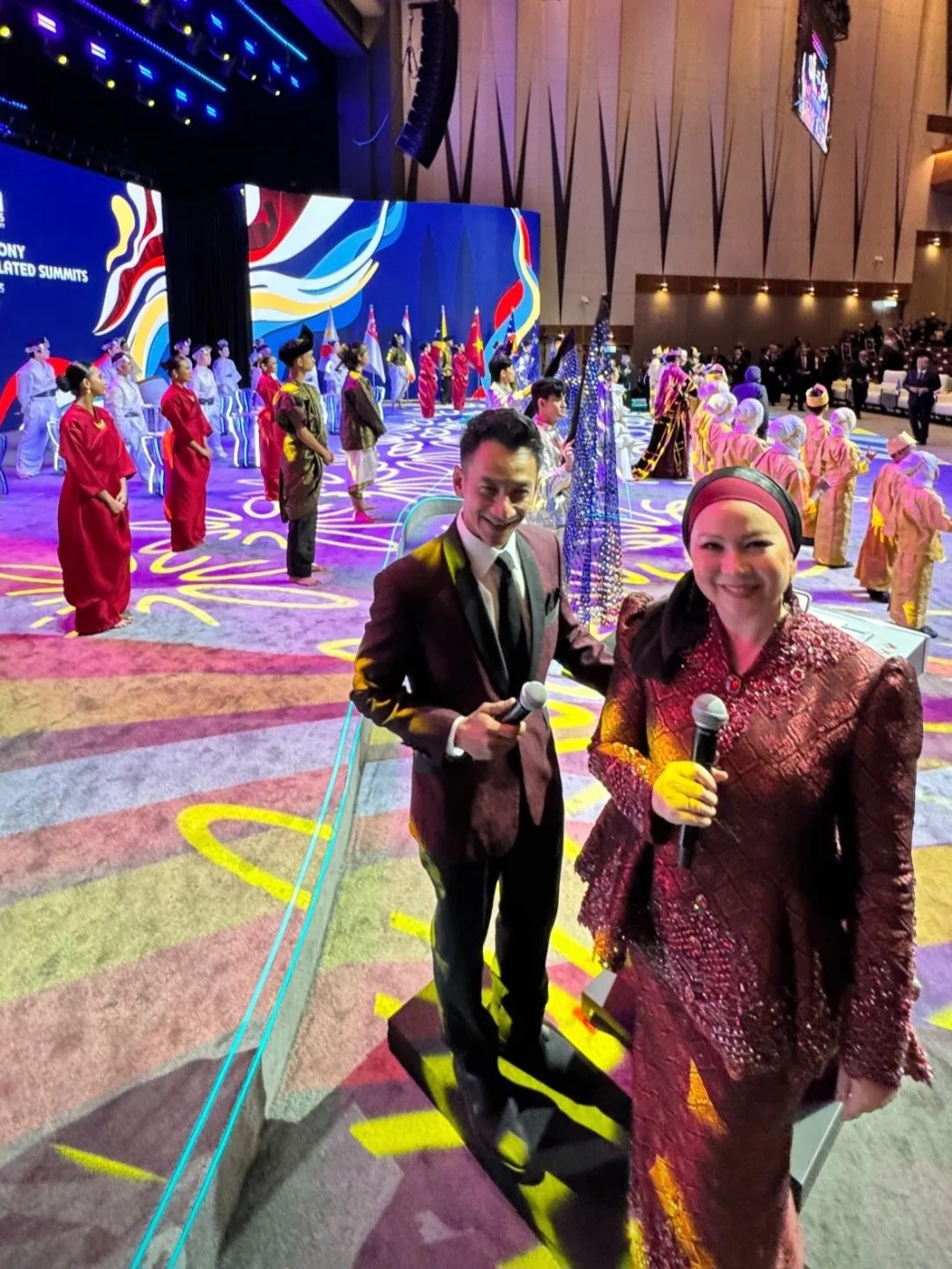 Bukan Calang-Calang, Suami Isteri Sheahnee & Naz Rahman Kongsi Pentas Jadi Host Sidang Kemuncak ASEAN!