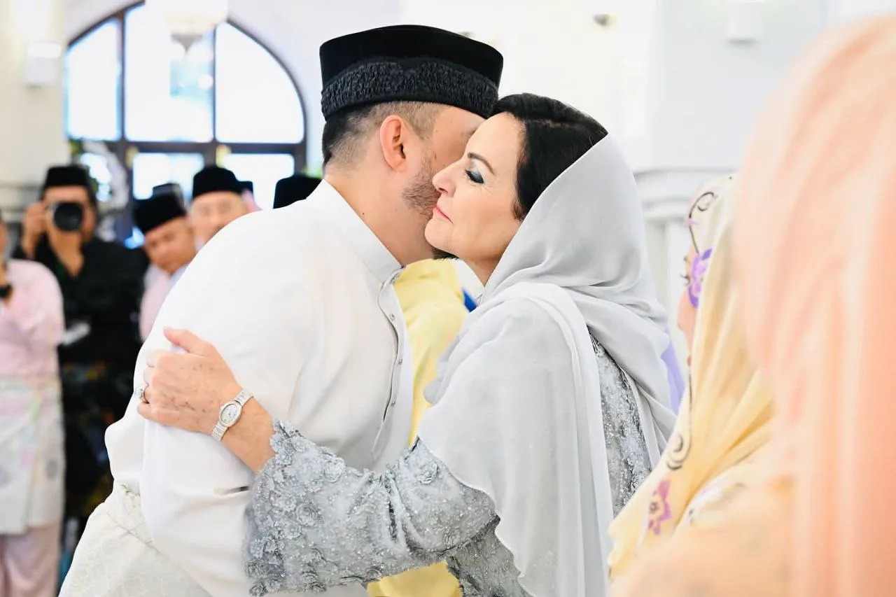 Hadir Rai Hari Bahagia Tengku Amir Shah, Penampilan & Wajah Jelita Puan Nur Lisa Idris Abdullah Jadi Tumpuan!