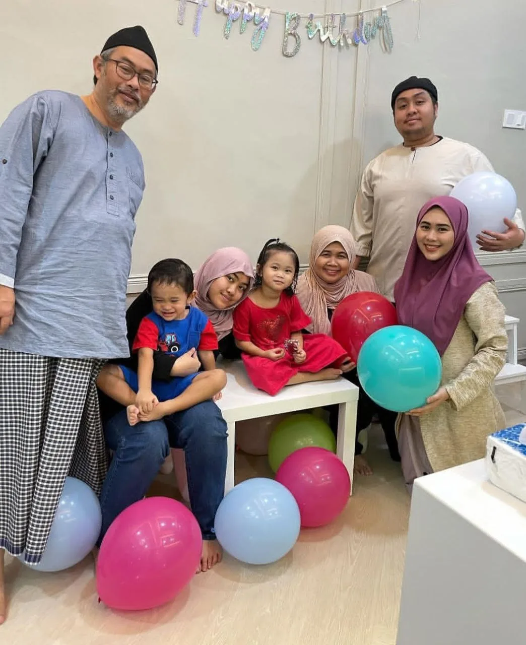 Peribadi Sopan Dr Fie Tawfek & Berasal Dari Keluarga Terpelajar, Ibunya Dr Zailah Bekas Pensyarah & Presiden MARNet!