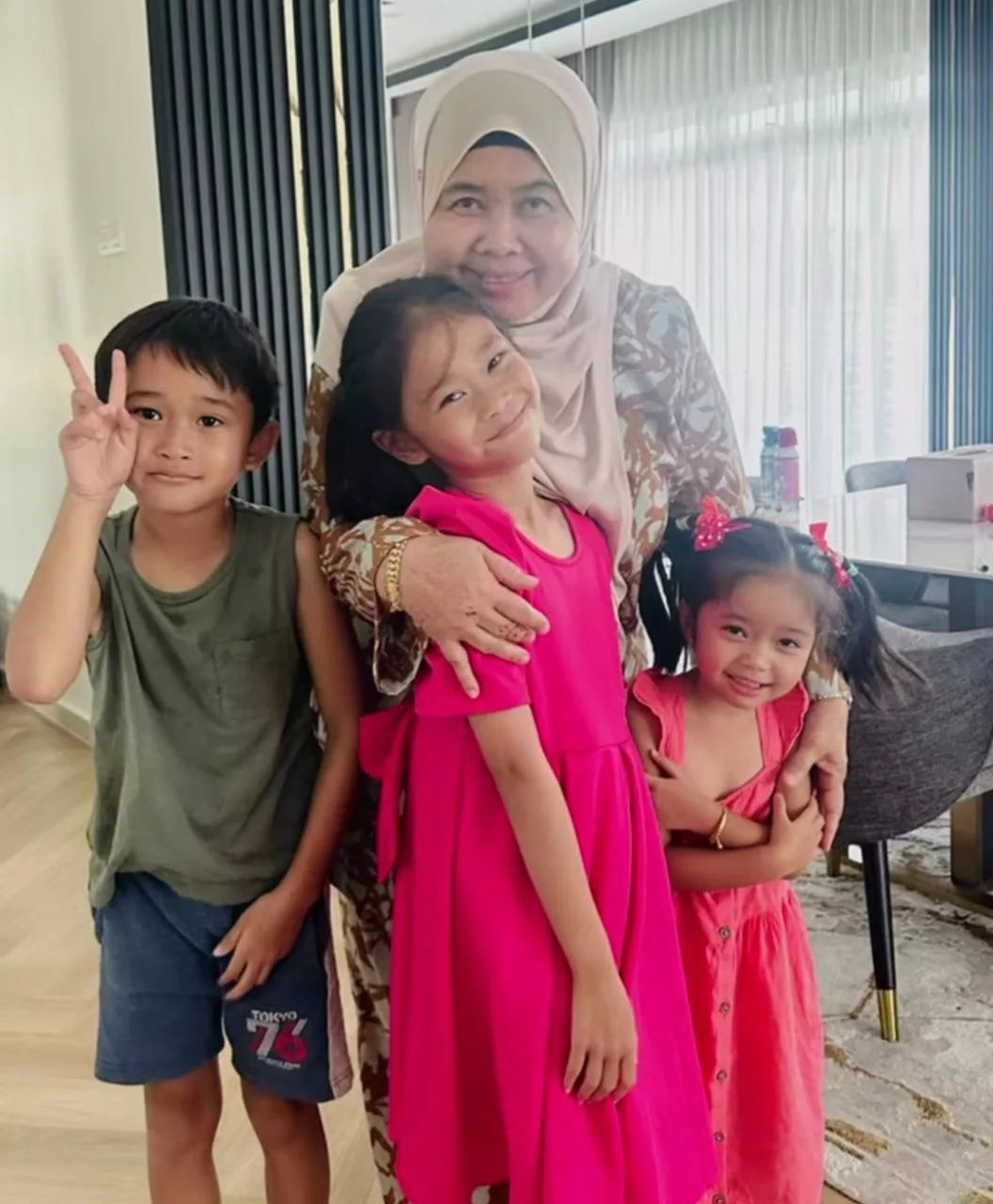 Peribadi Sopan Dr Fie Tawfek & Berasal Dari Keluarga Terpelajar, Ibunya Dr Zailah Bekas Pensyarah & Presiden MARNet!