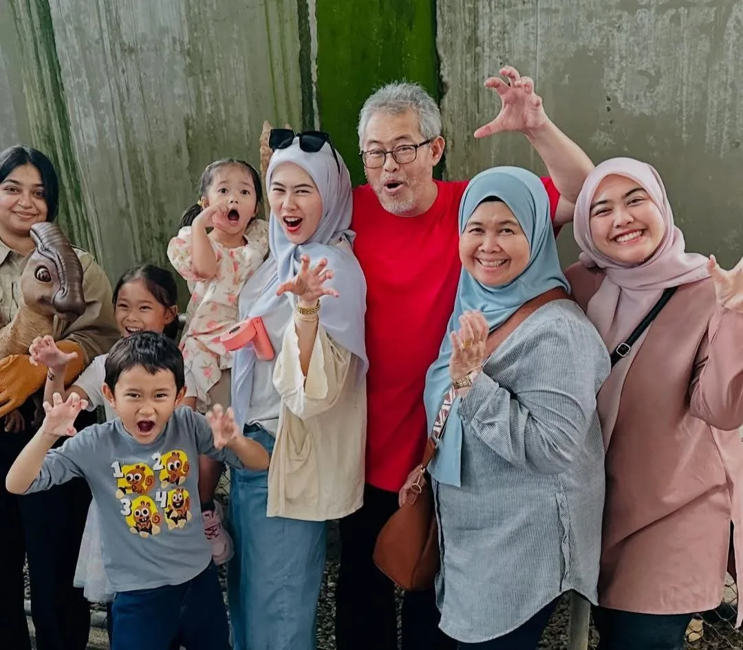 Peribadi Sopan Dr Fie Tawfek & Berasal Dari Keluarga Terpelajar, Ibunya Dr Zailah Bekas Pensyarah & Presiden MARNet!