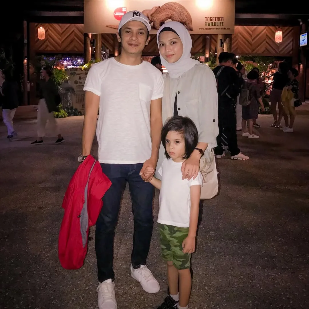 “I Won’t Stop Loving You,” Rai Anniversary Ke-14 Zahiril Adzim & Shera Aiyob Bahagia Di Samping Anak Lelaki!