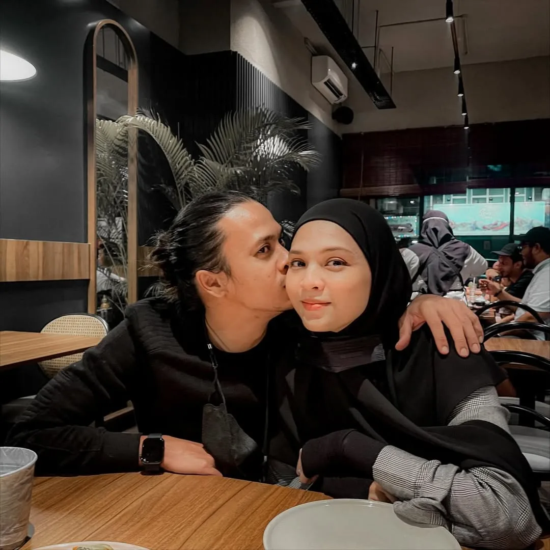 “I Won’t Stop Loving You,” Rai Anniversary Ke-14 Zahiril Adzim & Shera Aiyob Bahagia Di Samping Anak Lelaki!