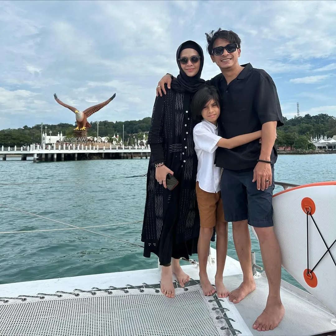 “I Won’t Stop Loving You,” Rai Anniversary Ke-14 Zahiril Adzim & Shera Aiyob Bahagia Di Samping Anak Lelaki!