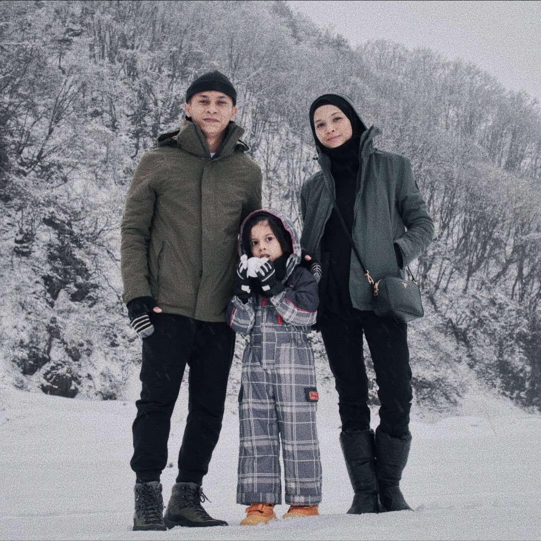 “I Won’t Stop Loving You,” Rai Anniversary Ke-14 Zahiril Adzim & Shera Aiyob Bahagia Di Samping Anak Lelaki!