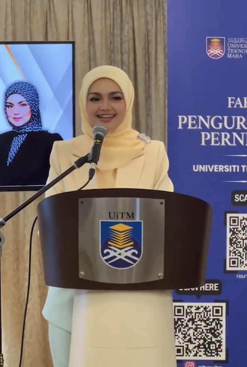 "Inspirasi Usahawan Muda & Mahasiswa" Dato' Sri Siti Nurhaliza Dilantik Sebagai Profesor Adjung UiTM 10 “Inspirasi Usahawan Muda & Mahasiswa” Dato’ Sri Siti Nurhaliza Dilantik Sebagai Profesor Adjung UiTM
