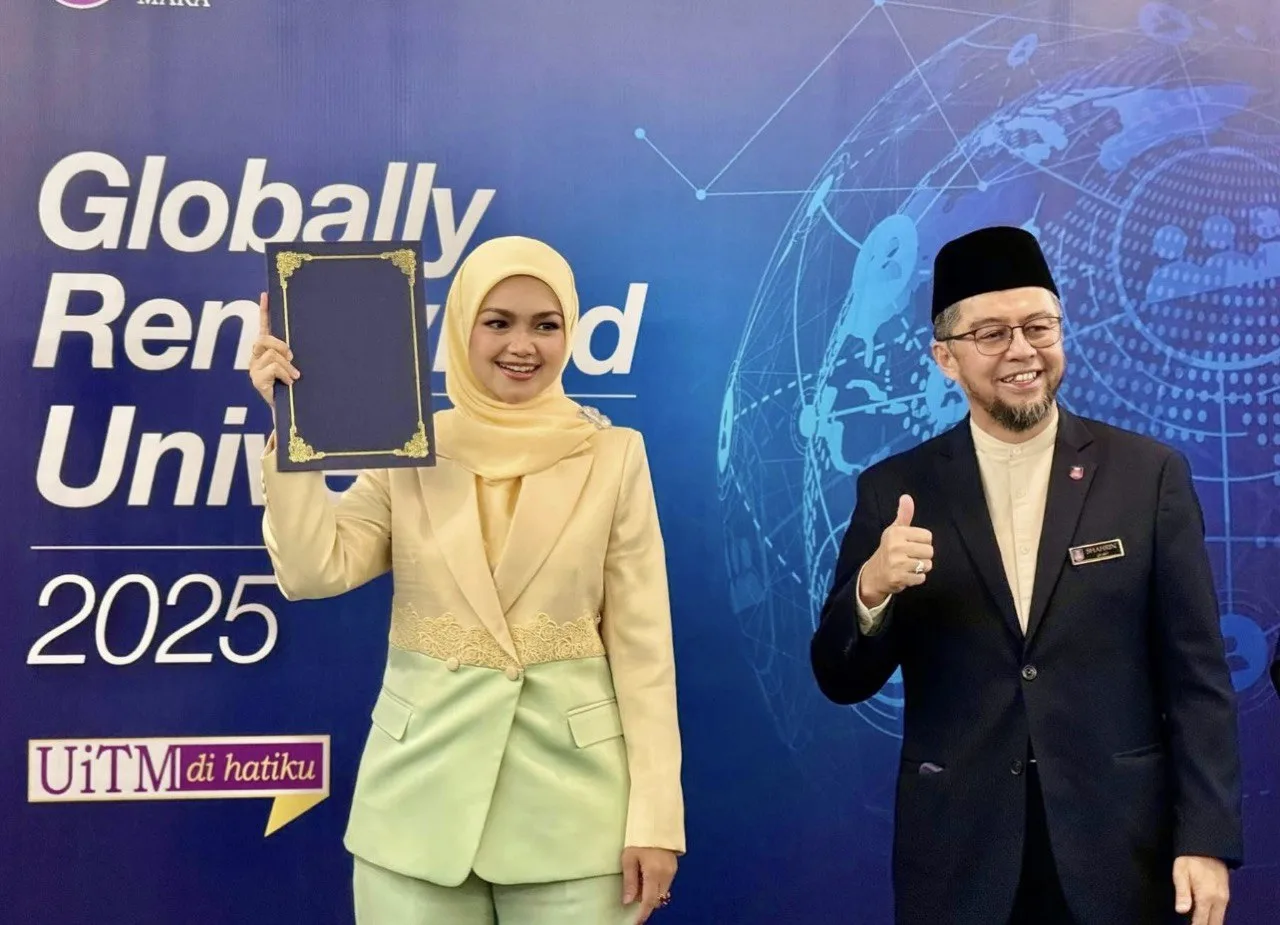 "Inspirasi Usahawan Muda & Mahasiswa" Dato' Sri Siti Nurhaliza Dilantik Sebagai Profesor Adjung UiTM 13 “Inspirasi Usahawan Muda & Mahasiswa” Dato’ Sri Siti Nurhaliza Dilantik Sebagai Profesor Adjung UiTM
