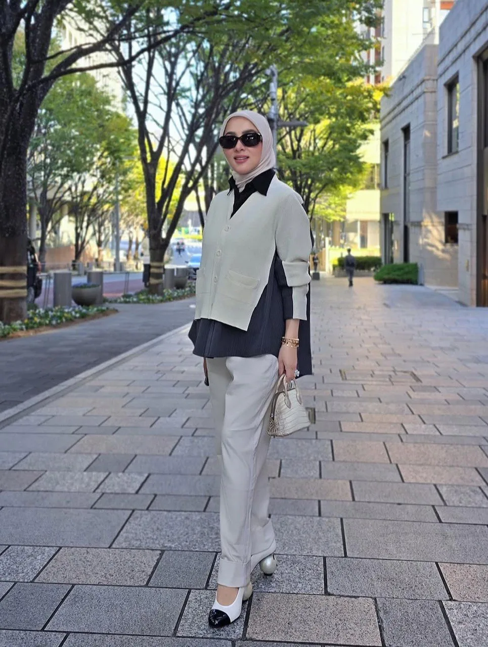 Gaya OOTD Syahrini Di Jepun Serba Berjenama, Bawa 7 Koleksi Beg Hermes Mewah