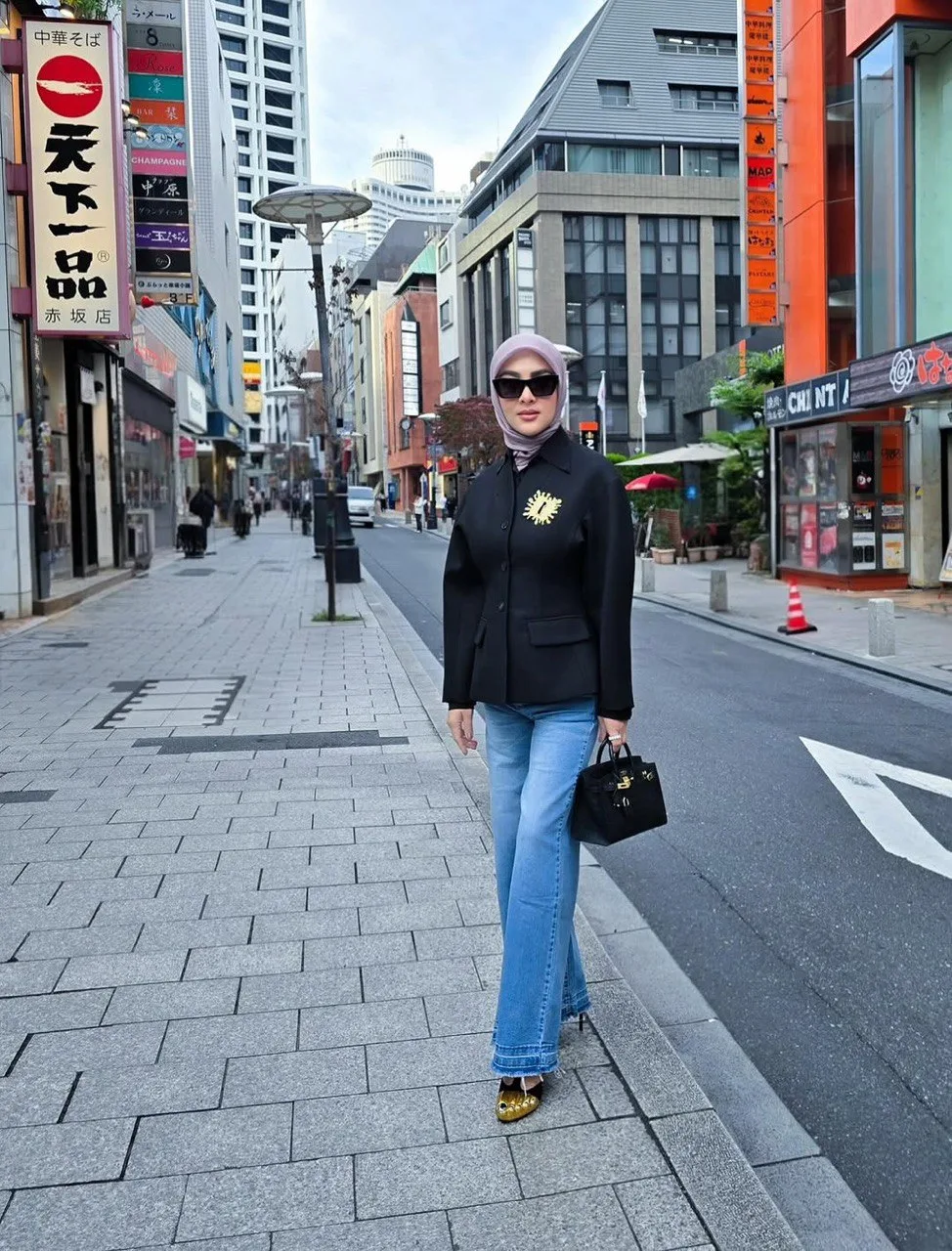 Gaya OOTD Syahrini Di Jepun Serba Berjenama, Bawa 7 Koleksi Beg Hermes Mewah