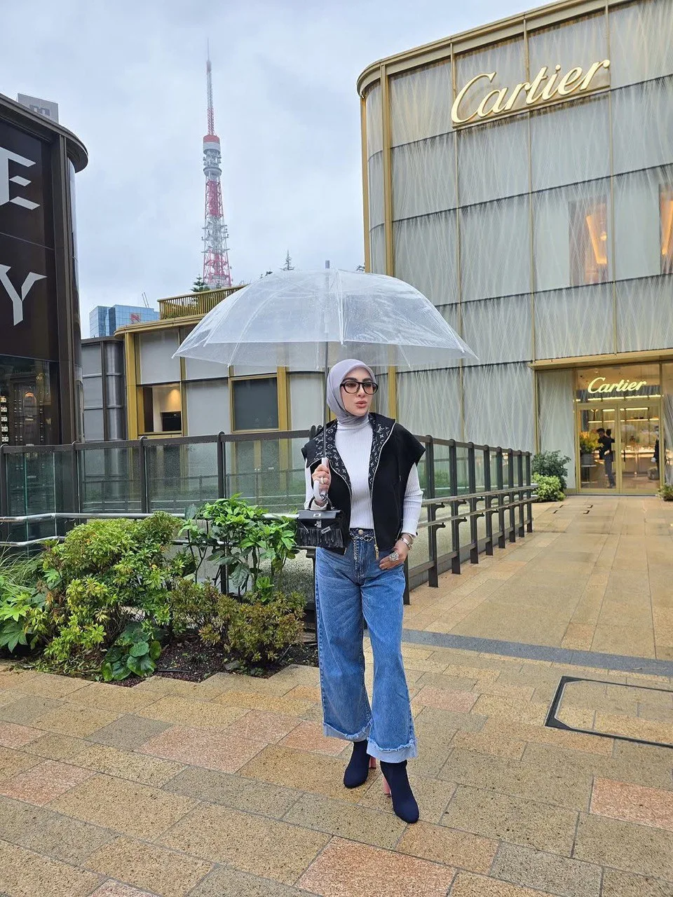 Gaya OOTD Syahrini Di Jepun Serba Berjenama, Bawa 7 Koleksi Beg Hermes Mewah