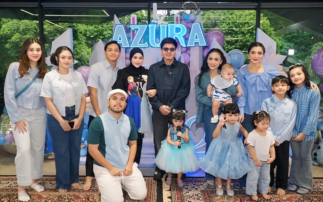 Gaya Kasual Dua Nenek Jelita, Krisdayanti & Ashanty Ketika Meraikan Bersama Ulang Tahun Cucu Mereka 12 Gaya Kasual Dua Nenek Jelita, Krisdayanti & Ashanty Ketika Meraikan Bersama Ulang Tahun Cucu Mereka