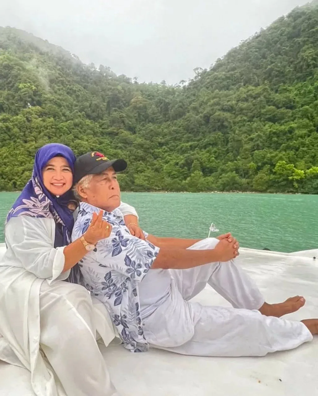 Usia Perkahwinan Cecah 8 Tahun, Ucapan Manis Datuk Jalaludin Hassan Buat Isteri Sempena ‘Anniversary’ Buat Ramai Terharu
