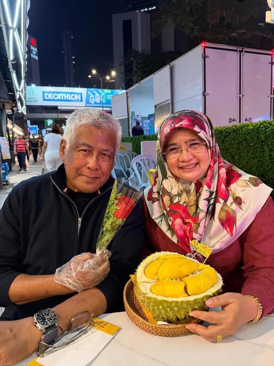 Usia Perkahwinan Cecah 8 Tahun, Ucapan Manis Datuk Jalaludin Hassan Buat Isteri Sempena ‘Anniversary’ Buat Ramai Terharu