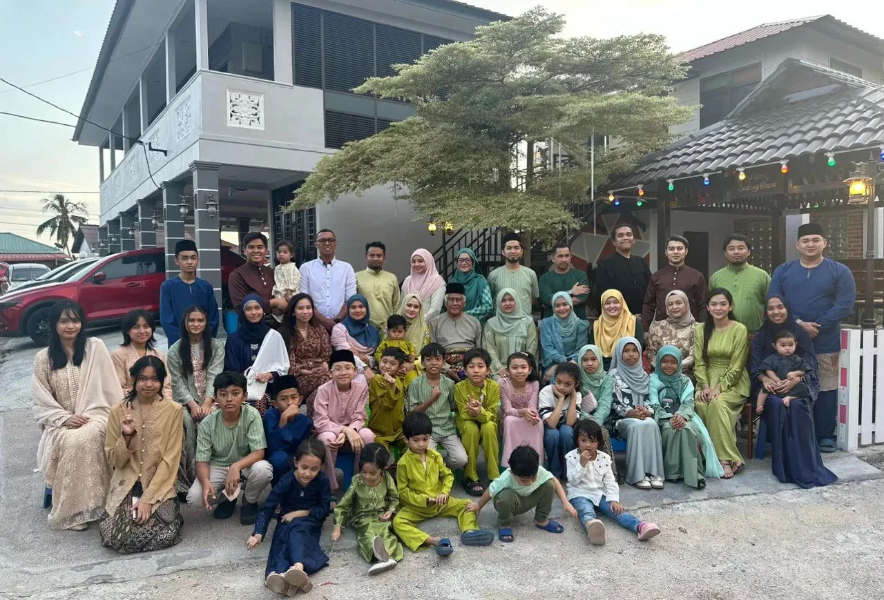 Usia Perkahwinan Cecah 8 Tahun, Ucapan Manis Datuk Jalaludin Hassan Buat Isteri Sempena ‘Anniversary’ Buat Ramai Terharu