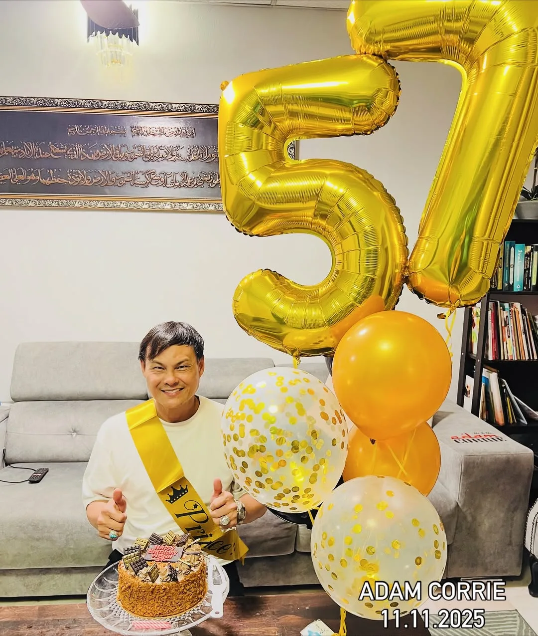 Miliki 12 Cawangan Kedai Kopi, Adam Corrie Terima Anugerah Tokoh Muallaf Atas Kejayaan Dalam Bisnes!