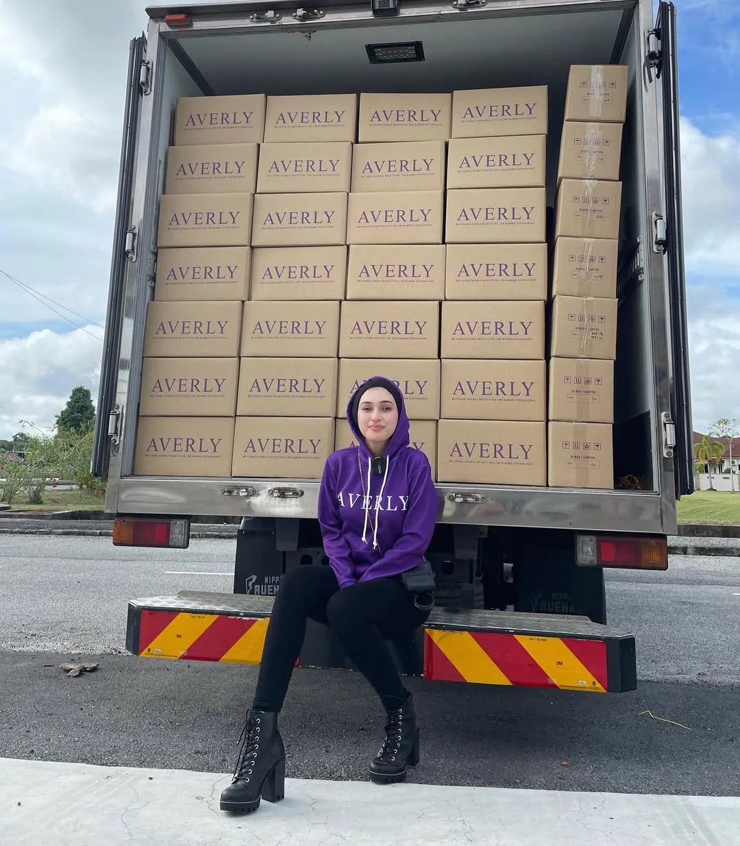 Dalam Bisnes Tak Boleh Malu, Kak Nab Dedah Pengalaman Berniaga Di Pasar Malam & Kini Dah Ada Wisma Sendiri!