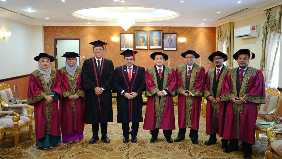 Tamat Pengajian & Genggam Diploma, Kejayaan Shahrol Shiro Dari Pelawak Kini Ceburi Politik Bukti Kemampuan Diri! 14 Tamat Pengajian & Genggam Diploma, Kejayaan Shahrol Shiro Dari Pelawak Kini Ceburi Politik Bukti Kemampuan Diri!