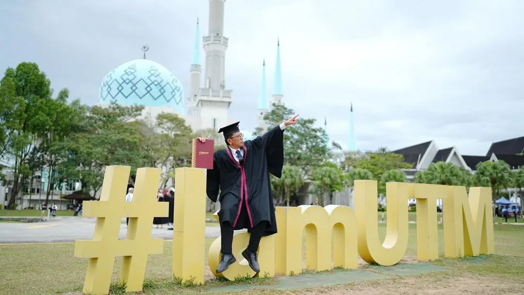 Tamat Pengajian & Genggam Diploma, Kejayaan Shahrol Shiro Dari Pelawak Kini Ceburi Politik Bukti Kemampuan Diri! 17 Tamat Pengajian & Genggam Diploma, Kejayaan Shahrol Shiro Dari Pelawak Kini Ceburi Politik Bukti Kemampuan Diri!